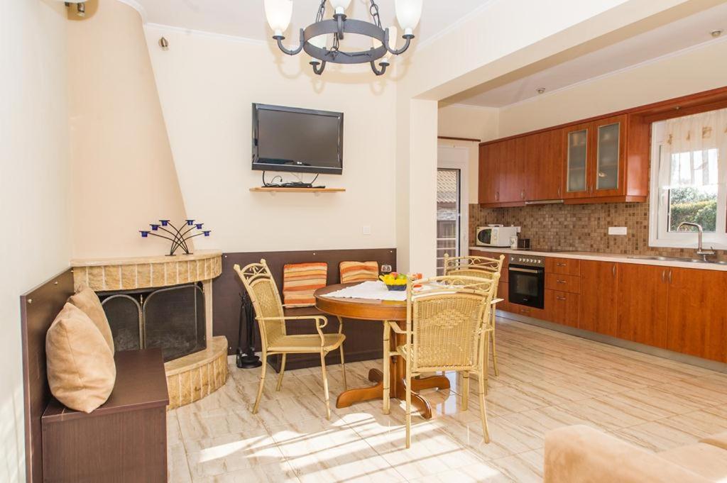 Cozy Flats In An Olive Grove By The Sandy Beach Kánalos Extérieur photo